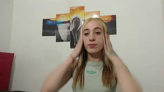 Snapshot of andreahhill chatting on April 9, 9:42 pm andreahhill online show from April 9, 9:42 pm