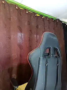 Snapshot of mia_anyeli chatting on December 6, 4:06 pm mia anyeli online show from December 6, 4:06 pm