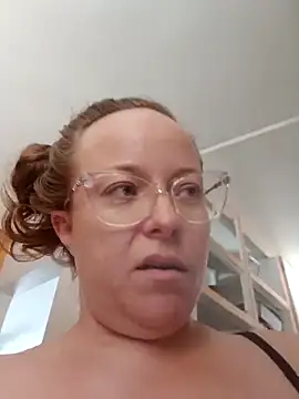 Snapshot of julimonroe chatting on February 19, 7:27 pm julimonroe online show from February 19, 7:27 pm