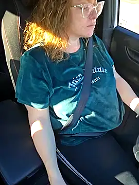 Snapshot of julimonroe chatting on February 25, 3:27 pm julimonroe online show from February 25, 3:27 pm