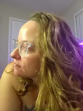 Snapshot of julimonroe chatting on February 28, 5:59 am julimonroe online show from February 28, 5:59 am