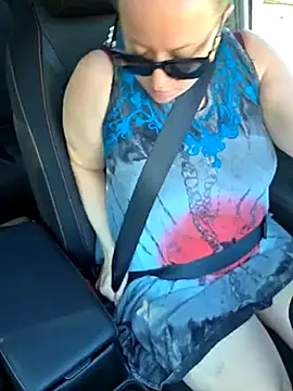 Snapshot of julimonroe chatting on February 28, 3:48 pm julimonroe online show from February 28, 3:48 pm