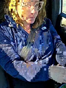 Snapshot of julimonroe chatting on March 4, 6:07 pm julimonroe online show from March 4, 6:07 pm