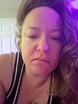 Snapshot of julimonroe chatting on March 5, 11:28 am julimonroe online show from March 5, 11:28 am