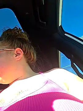 Snapshot of julimonroe chatting on March 5, 4:13 pm julimonroe online show from March 5, 4:13 pm