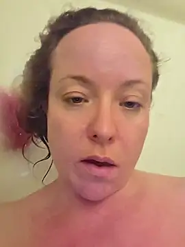 Snapshot of julimonroe chatting on March 6, 5:54 pm julimonroe online show from March 6, 5:54 pm