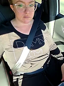 Snapshot of julimonroe chatting on March 7, 4:11 pm julimonroe online show from March 7, 4:11 pm