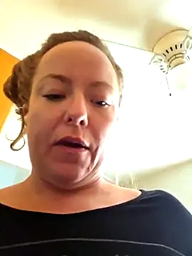 Snapshot of julimonroe chatting on March 7, 7:16 pm julimonroe online show from March 7, 7:16 pm