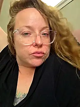 Snapshot of julimonroe chatting on March 11, 8:09 pm julimonroe online show from March 11, 8:09 pm