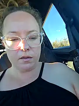 Snapshot of julimonroe chatting on March 18, 3:10 pm julimonroe online show from March 18, 3:10 pm