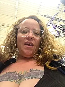 Snapshot of julimonroe chatting on March 21, 6:07 pm julimonroe online show from March 21, 6:07 pm