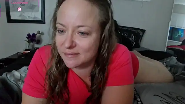 Snapshot of julimonroe chatting on September 11, 2:00 am julimonroe online show from September 11, 2:00 am