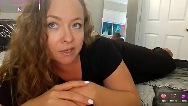 Snapshot of julimonroe chatting on September 12, 3:12 pm julimonroe online show from September 12, 3:12 pm