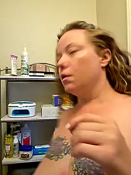 Snapshot of julimonroe chatting on September 17, 3:35 pm julimonroe online show from September 17, 3:35 pm