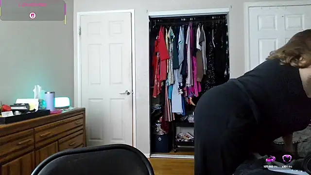 Snapshot of julimonroe chatting on September 22, 10:06 am julimonroe online show from September 22, 10:06 am