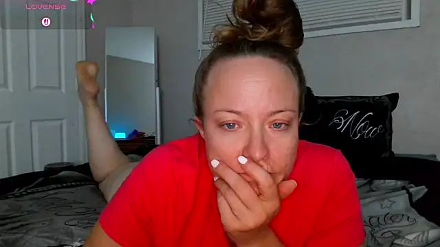 Snapshot of julimonroe chatting on September 23, 2:14 am julimonroe online show from September 23, 2:14 am