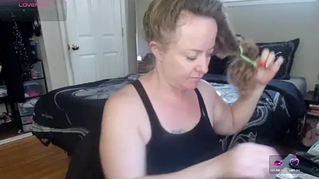 Snapshot of julimonroe chatting on September 26, 10:47 pm julimonroe online show from September 26, 10:47 pm