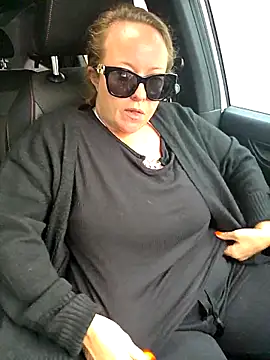 Snapshot of julimonroe chatting on October 7, 2:58 pm julimonroe online show from October 7, 2:58 pm