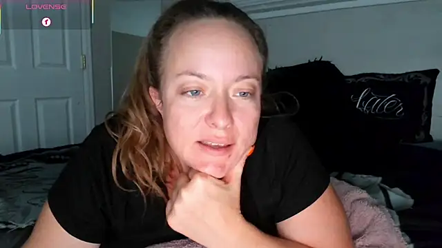 Snapshot of julimonroe chatting on October 8, 3:04 am julimonroe online show from October 8, 3:04 am