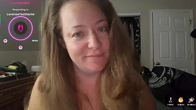 Snapshot of julimonroe chatting on October 9, 10:24 am julimonroe online show from October 9, 10:24 am