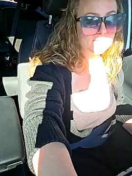 Snapshot of julimonroe chatting on October 24, 4:47 pm julimonroe online show from October 24, 4:47 pm