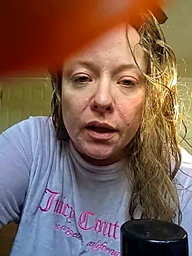 Snapshot of julimonroe chatting on October 25, 9:31 pm julimonroe online show from October 25, 9:31 pm