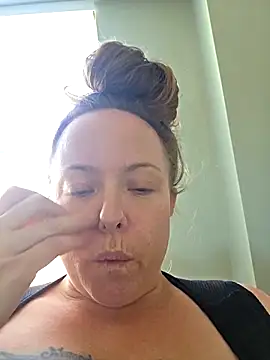 Snapshot of julimonroe chatting on November 14, 7:23 pm julimonroe online show from November 14, 7:23 pm