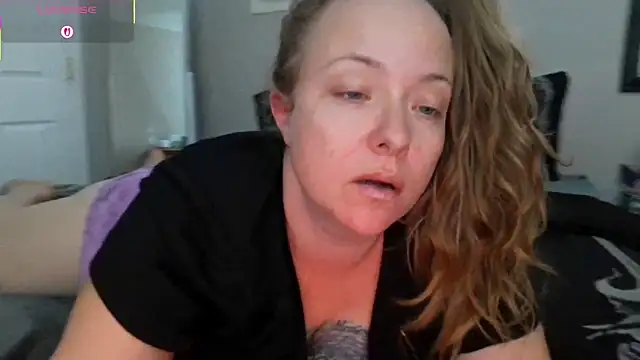 Snapshot of julimonroe chatting on November 16, 11:10 pm julimonroe online show from November 16, 11:10 pm