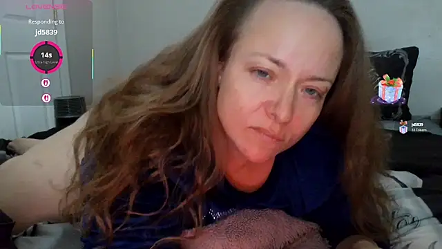 Snapshot of julimonroe chatting on November 30, 9:41 pm julimonroe online show from November 30, 9:41 pm