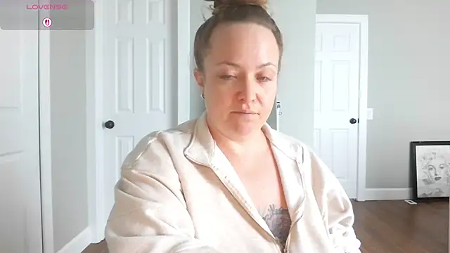 julimonroe online show from March 15, 5:41 pm