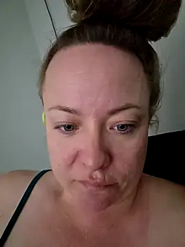 julimonroe online show from March 27, 1:22 pm