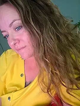 julimonroe online show from April 6, 1:25 am