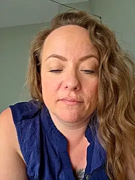 julimonroe online show from April 18, 5:06 pm