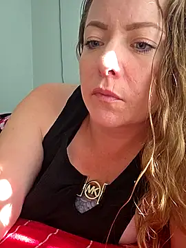 julimonroe online show from April 21, 2:45 pm