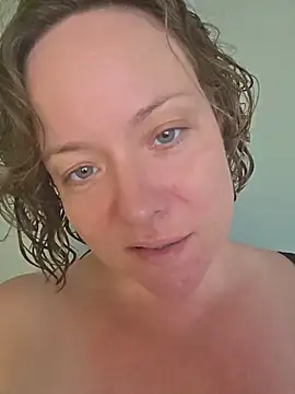 julimonroe online show from June 6, 1:43 am