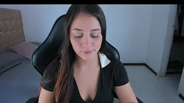 EmmaGrace1999 online show from December 7, 10:06 pm