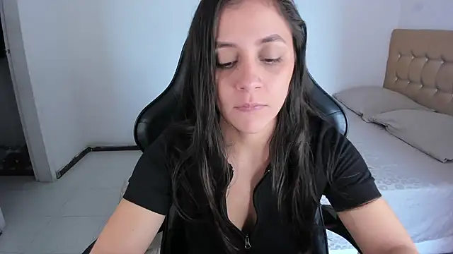 EmmaGrace1999 online show from January 10, 3:47 pm