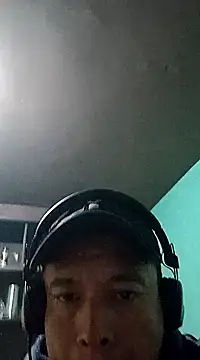 Snapshot of Noctucrasy247 chatting on December 4, 9:40 am Noctucrasy247 online show from December 4, 9:40 am