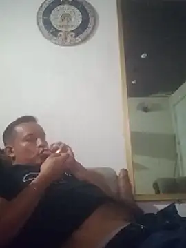 Snapshot of Noctucrasy247 chatting on December 21, 8:21 am Noctucrasy247 online show from December 21, 8:21 am