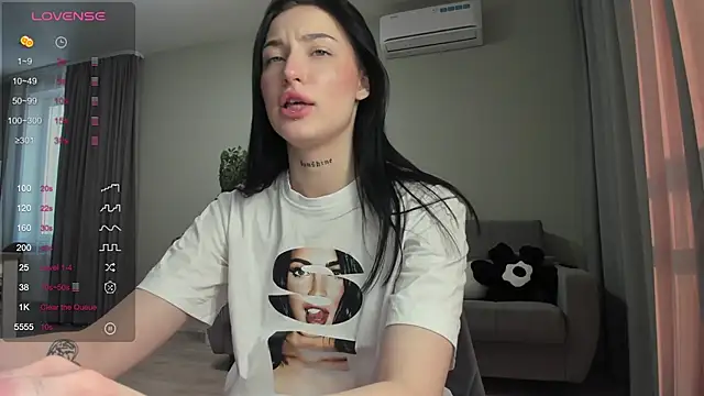 JenniferQueen11 online show from February 7, 10:40 am