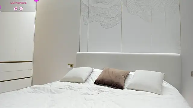 JenniferQueen11 online show from February 13, 4:14 pm