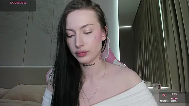 JenniferQueen11 online show from June 4, 7:31 pm