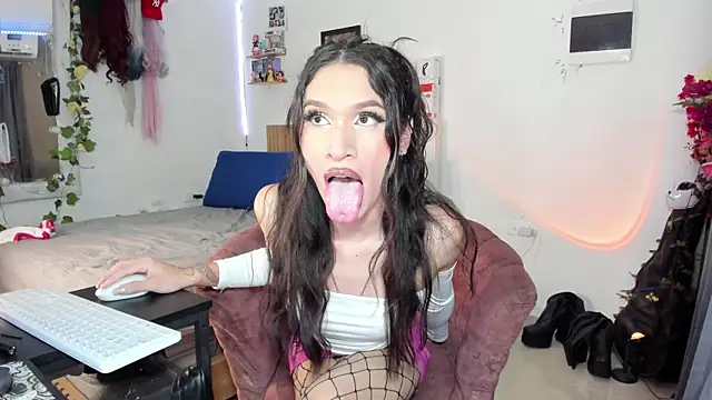 Snapshot of EnchantressFuckXxx chatting on January 18, 2:14 am EnchantressFuckXxx online show from January 18, 2:14 am