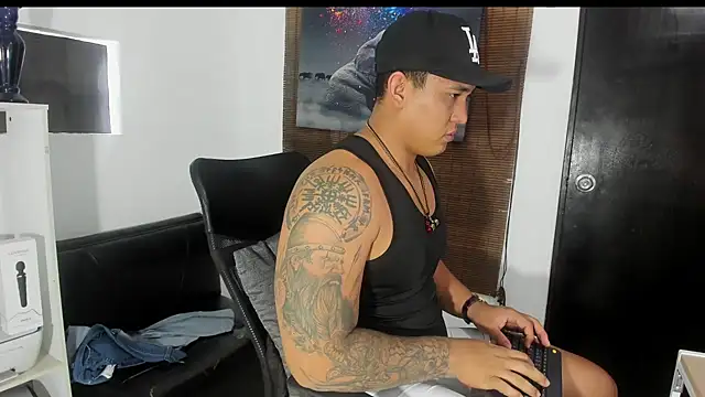 Snapshot of Colton_Massif chatting on January 29, 2:21 pm Colton Massif online show from January 29, 2:21 pm