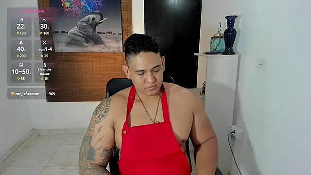Snapshot of Colton_Massif chatting on March 12, 6:18 am Colton Massif online show from March 12, 6:18 am