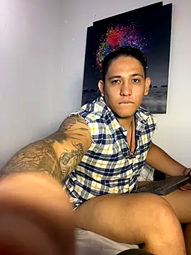 Snapshot of Colton_Massif chatting on September 18, 1:40 am Colton Massif online show from September 18, 1:40 am