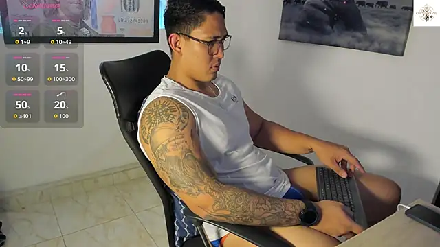 Snapshot of Colton_Massif chatting on October 22, 8:52 pm Colton Massif online show from October 22, 8:52 pm