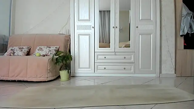 Snapshot of ElizSweet chatting on February 24, 9:43 am ElizSweet online show from February 24, 9:43 am