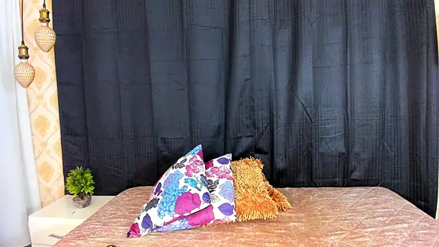 DENISE WOLFE online show from March 17, 1:39 pm