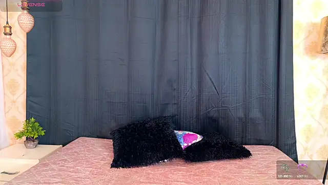 DENISE WOLFE online show from September 23, 12:30 pm